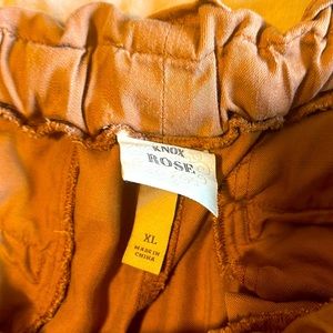 Super cute Knox Rose pants- LX NO STAINS OR TEARS